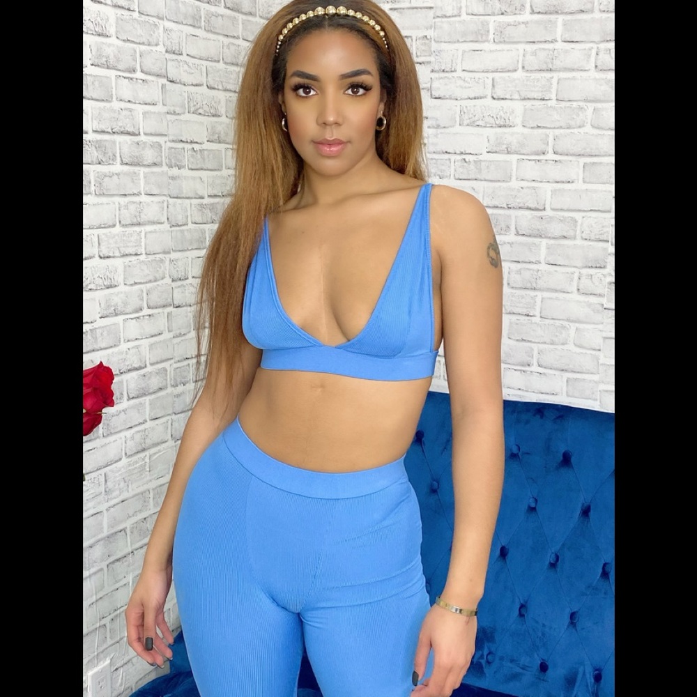 Two piece set - Picture 3 of 3